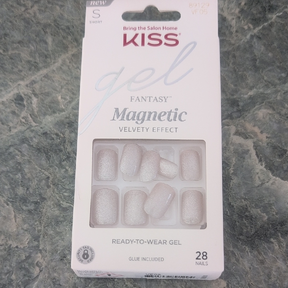 KISS Gel Fantasy Magnetic Nails